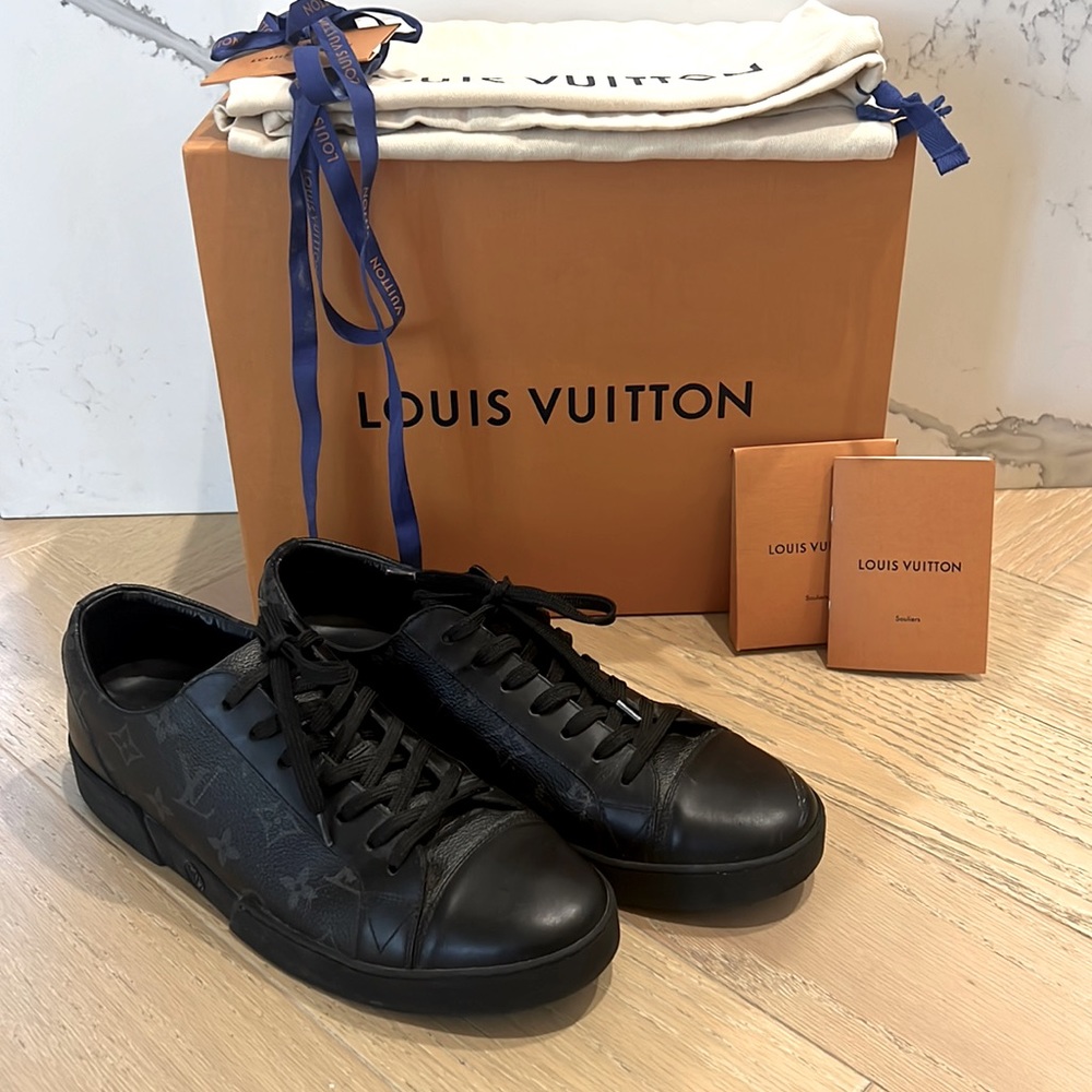 LOUIS VUITTON Black Monogram LV sneakers Men size 9 ( EUR 42)